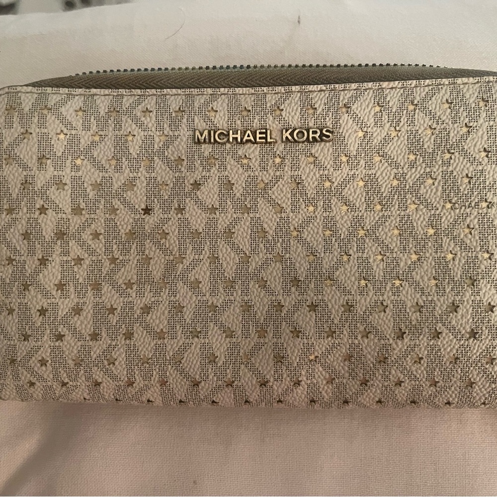 Michael Kors Beige Wallet